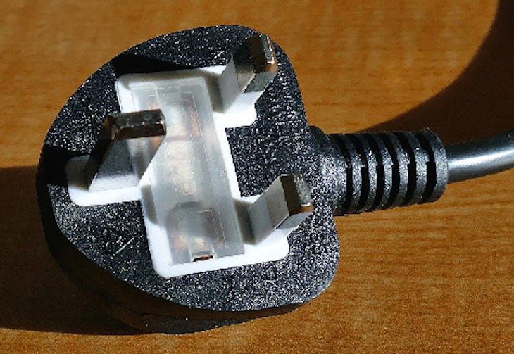 Example of a Laptop Plug to Show Dependency Inversion